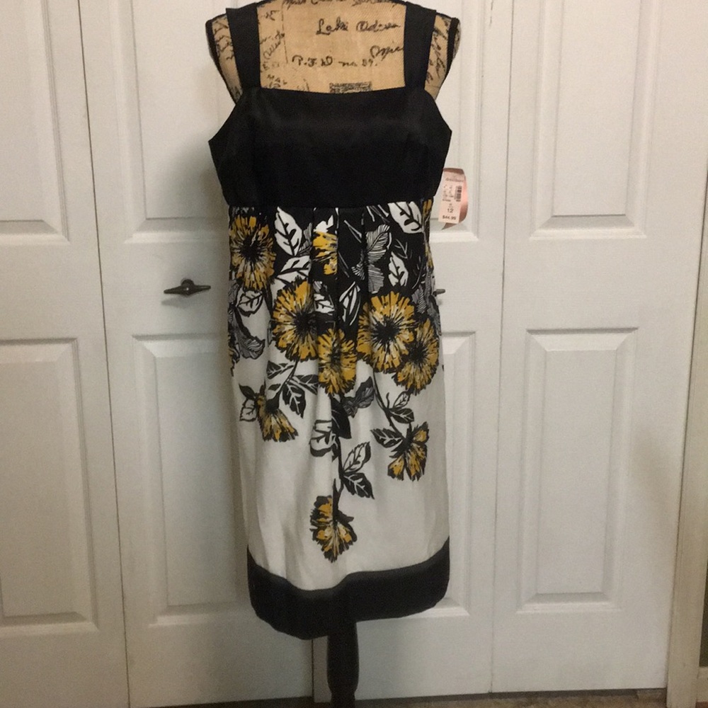NWT Dressbarn Flower Dress